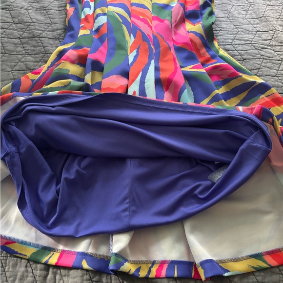 Vince Camuto Colorful Abstract dress. - Picture 7 of 10